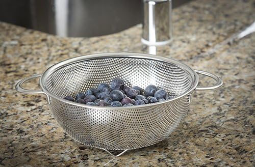 Tablecraft 2.5 Quart Colander with Handles, Stainless Steel