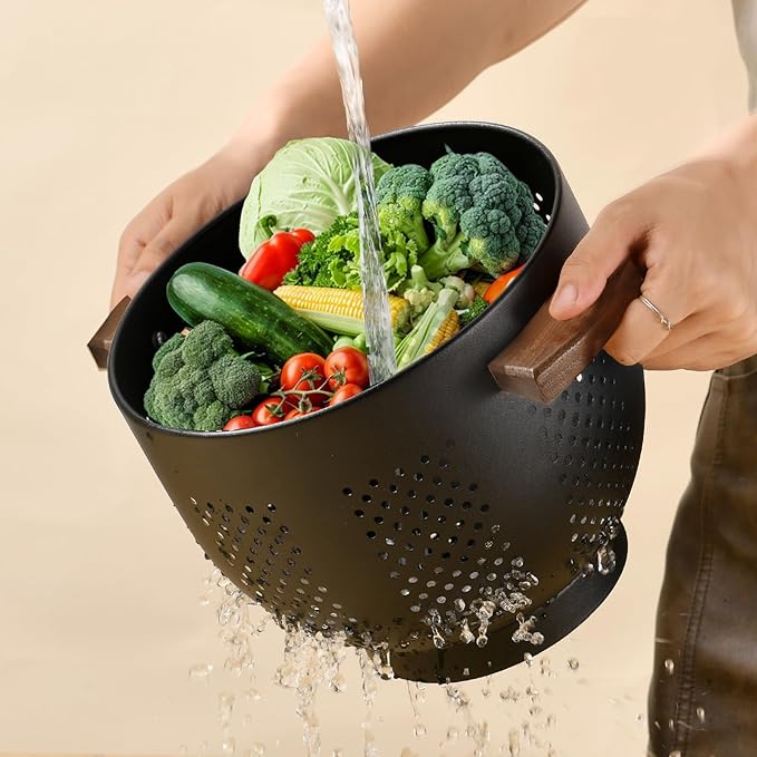 Metal Colander with Wood Handle & Self-Draining Base | 5.8QT Large Pasta Strainer for Kitchen | Scratch-Resistant Powder Coated Steel Basket for Vegetables, Fruit, Berries (Matte Black)