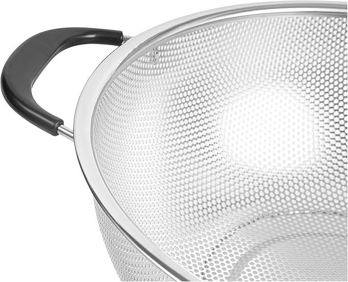 Restaurantware Colander 1 Count 5 qt Dishwasher-Safe Stainless Steel Mesh Colander with Soft-Grip Handles Kitchen Strainer Basket for Pasta, Washing Rice, Fruits, and Vegetables, Kitchen Prep Tool