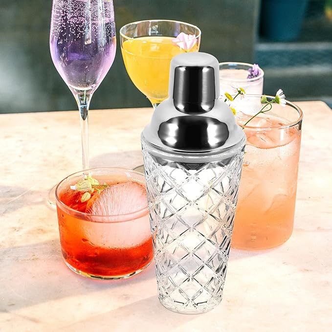 Glass Cocktail Shaker with Stainless Steel Lid Transparent Hand Shaker for Mixing Cocktails Milk Tea and Beverages Bar Tool with Stylish Pineapple Texture Cap for Home Bartenders