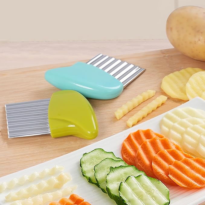 2 Pcs Stainless Steel Crinkle Cutter for Veggies, Wavy Cutter for Potato, Carrot, Chip, Vegetable, Butter, Lettuce (Green and Blue)
