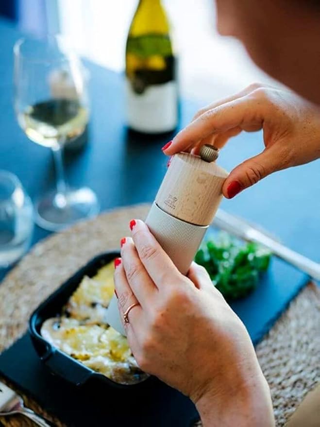 PEUGEOT - Line Pepper Mill - Classic Grind Adjustment - Aluminum and PEFC Certified Wood - Made in France - Natural Color. 18 cm-7"
