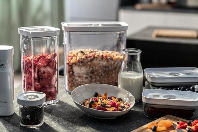 ZWILLING FRESH & SAVE CUBE Box, size 3M, modular & stackable container, airtight & vacuumable storage, dishwasher friendly, transparent