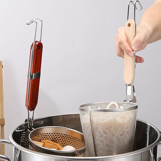 2 Pieces Pasta Strainer Basket Stainless Steel Fine mesh Pasta Strainer Basket with Wooden Handle Good For Boiling Food Spaghetti Dumpling (Dia 5.5inch/14cm)