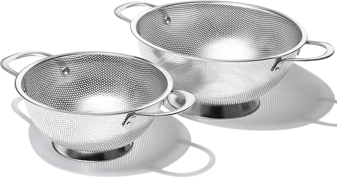 Premium Stainless Steel Colander for Kitchen, Food Strainer Basket with Handle and Solid Ring Base for Fruits Vegetables Rice and Pasta, Dishwasher Safe (5QT)
