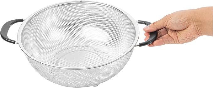 Restaurantware Colander 1 Count 5 qt Dishwasher-Safe Stainless Steel Mesh Colander with Soft-Grip Handles Kitchen Strainer Basket for Pasta, Washing Rice, Fruits, and Vegetables, Kitchen Prep Tool
