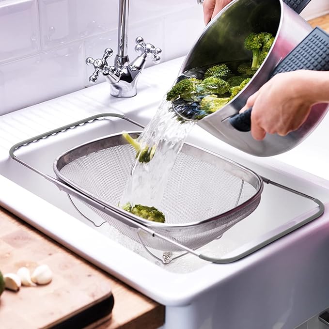 Over The Sink Colander, 6 Quarts Stainless Steel Oval Colander with Expandable Rubber Grip Handle, Fine Mesh Strainer Baskets Kitchen Colanders for Strain, Drain, Rinse Vegetables, Fruits, Grey