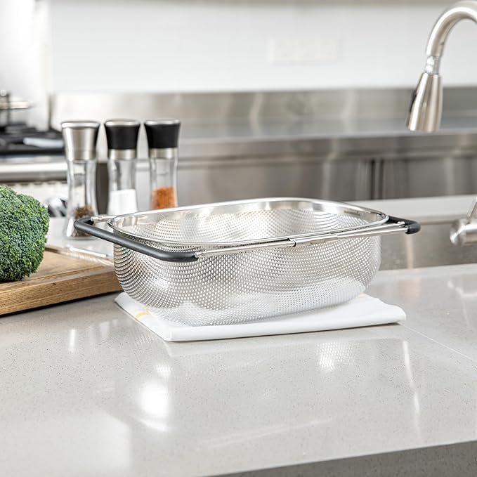 Restaurantware Colander 1 Count 5.5 qt Dishwasher-Safe Stainless Steel Coarse Mesh Colander with Over-The-Sink Expandable Handles Kitchen Strainer Basket for Pasta, Fruits, and Vegetables