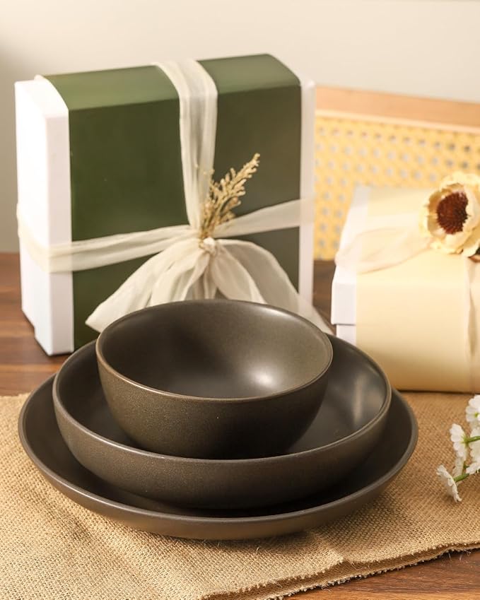 Dinnerware Sets, Stoneware Plates and Bowls Sets, Farmhouse 16 Piece Dish Set for 4, Ceramic Plates Set with Mugs for Kitchen, Scratch Resistant, Dishwasher & Microwave Safe, Matte Black