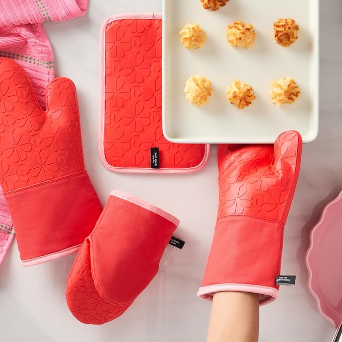 Kate Spade New York Spade Flower Soft Silicone Mini Oven Mitt 2-Pack Set, Heat Resistant, Flexible Non-Slip Silicone Grip, Red/Pink, 5.5"X8"