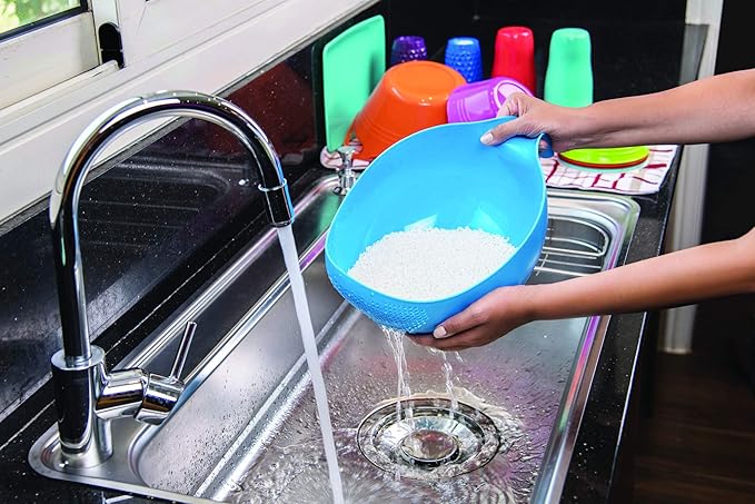 Mintra Home Rice Colander (Teal) - Strainer, Lightweight, for cleaning rice, beans, fruit and vegetables 9.5x13x7