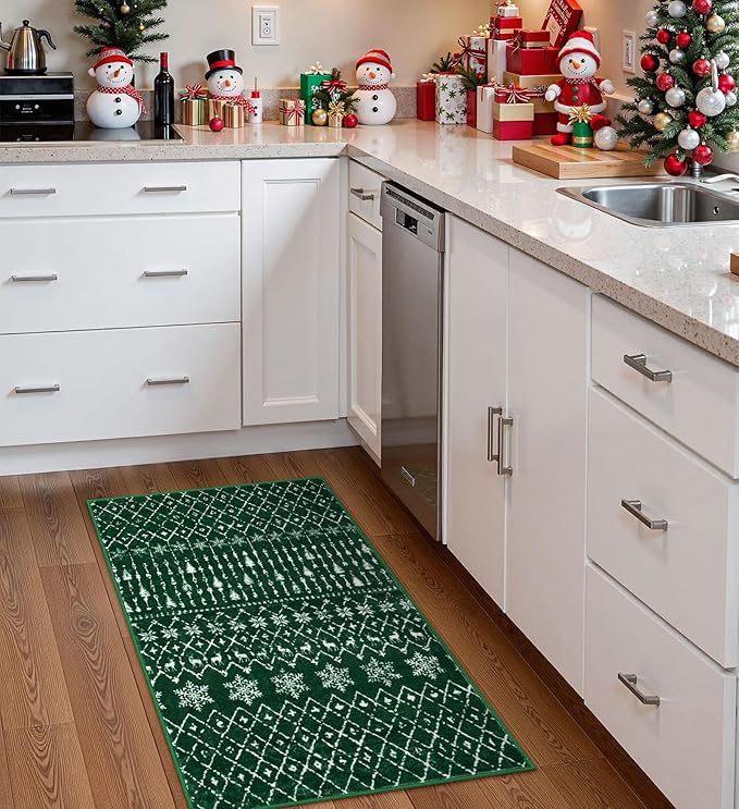 Lahome Christmas 2x3 Entryway Rug Non Slip Soft Small Winter Holiday Kitchen Rug Christmas Indoor Door Mat for Entrance Washable Xmas Low Pile Throw Rug for Bathroom Holiday Decor Green
