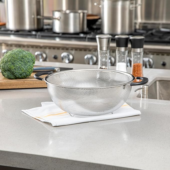 Restaurantware Colander 1 Count 5 qt Dishwasher-Safe Stainless Steel Mesh Colander with Soft-Grip Handles Kitchen Strainer Basket for Pasta, Washing Rice, Fruits, and Vegetables, Kitchen Prep Tool