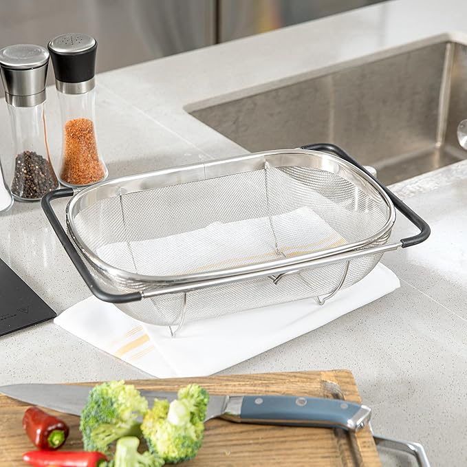 Restaurantware Colander 1 Count 5.5 qt Dishwasher-Safe Stainless Steel Coarse Mesh Colander with Over-The-Sink Expandable Handles Kitchen Strainer Basket for Pasta, Fruits, and Vegetables