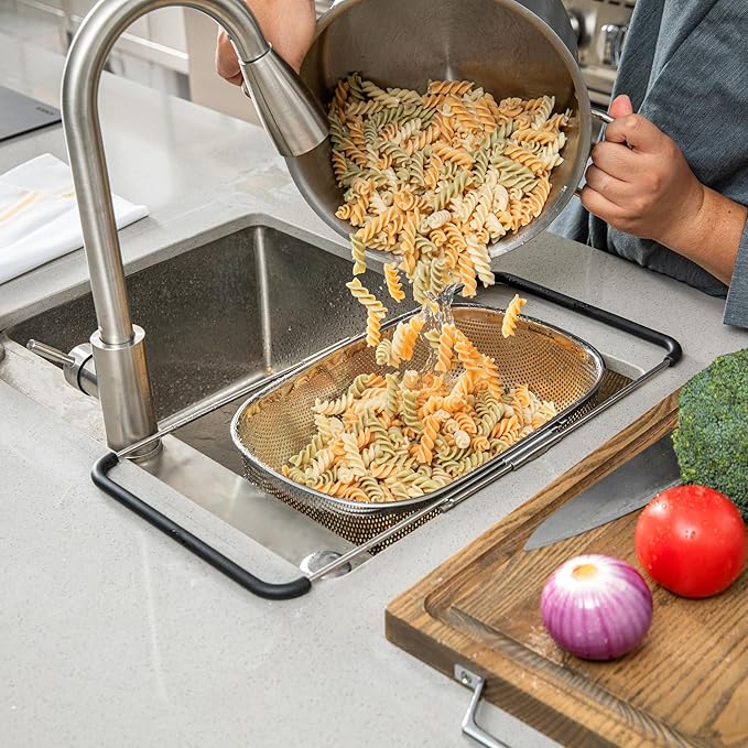 Restaurantware Colander 1 Count 5.5 qt Dishwasher-Safe Stainless Steel Coarse Mesh Colander with Over-The-Sink Expandable Handles Kitchen Strainer Basket for Pasta, Fruits, and Vegetables
