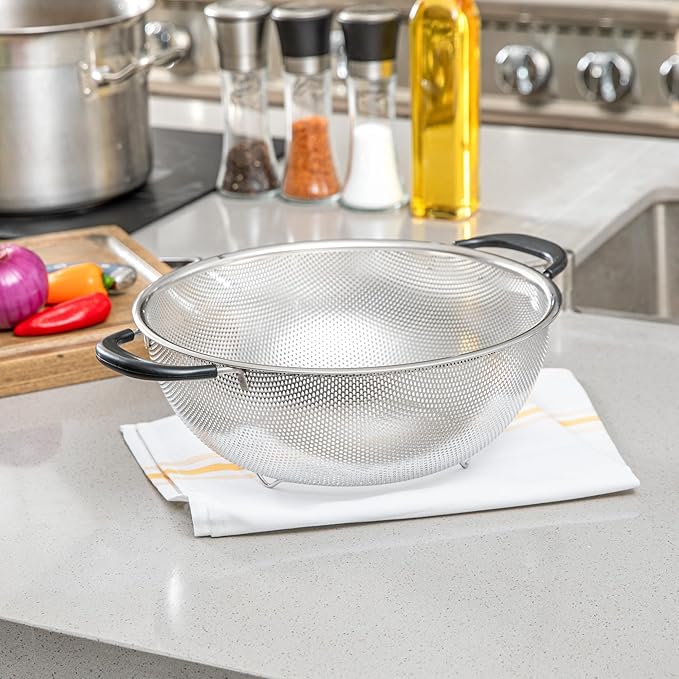 Restaurantware Colander 1 Count 5 qt Dishwasher-Safe Stainless Steel Mesh Colander with Soft-Grip Handles Kitchen Strainer Basket for Pasta, Washing Rice, Fruits, and Vegetables, Kitchen Prep Tool