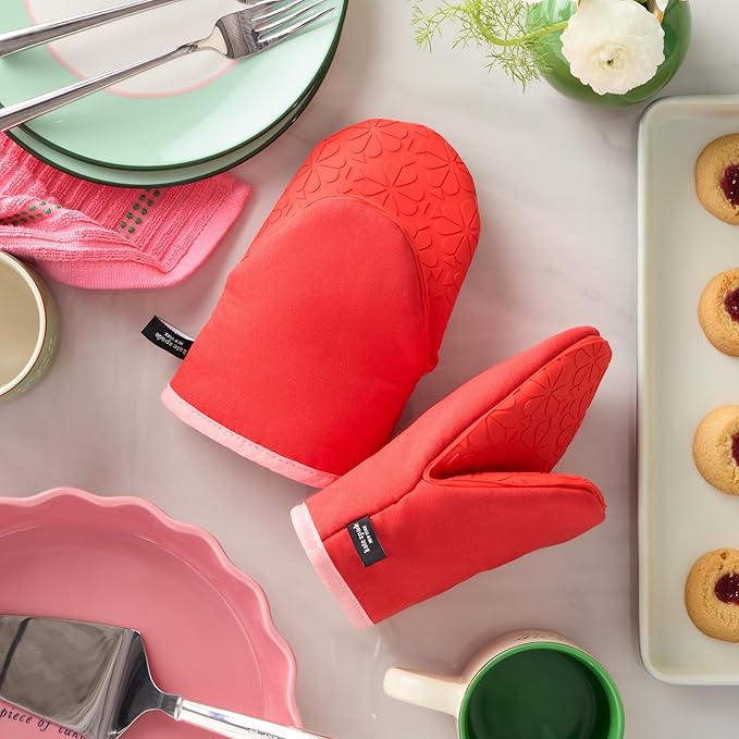 Kate Spade New York Spade Flower Soft Silicone Mini Oven Mitt 2-Pack Set, Heat Resistant, Flexible Non-Slip Silicone Grip, Red/Pink, 5.5"X8"