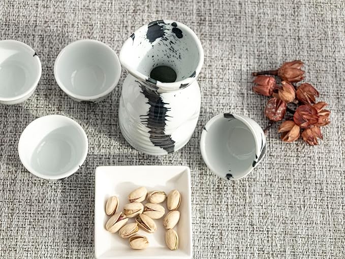 Arita Ceramic Sake Set [Made in Japan/Brush Stroke]: 1 Sake Carafe and 4 Sake Cups in Gift Box