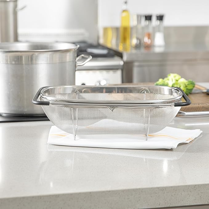 Restaurantware Colander 1 Count 5.5 qt Dishwasher-Safe Stainless Steel Coarse Mesh Colander with Over-The-Sink Expandable Handles Kitchen Strainer Basket for Pasta, Fruits, and Vegetables