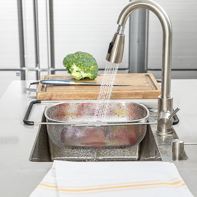 Restaurantware Colander 1 Count 5.5 qt Dishwasher-Safe Stainless Steel Coarse Mesh Colander with Over-The-Sink Expandable Handles Kitchen Strainer Basket for Pasta, Fruits, and Vegetables