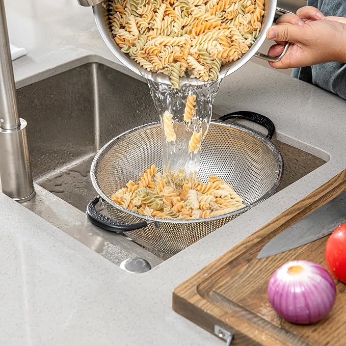 Restaurantware Colander 1 Count 5 qt Dishwasher-Safe Stainless Steel Mesh Colander with Soft-Grip Handles Kitchen Strainer Basket for Pasta, Washing Rice, Fruits, and Vegetables, Kitchen Prep Tool