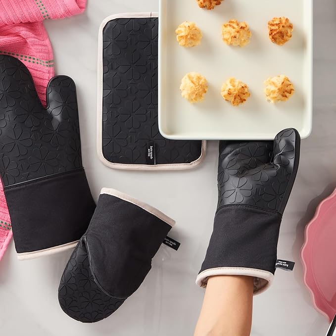 Kate Spade New York Spade Flower Soft Silicone Mini Oven Mitt 2-Pack Set, Heat Resistant, Flexible Non-Slip Silicone Grip, Black/Ivory, 5.5"X8"