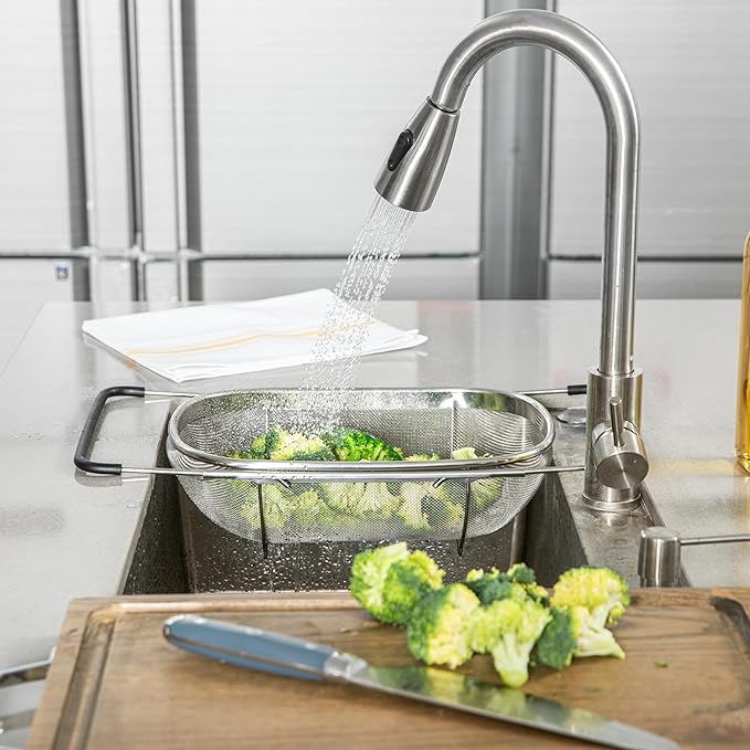 Restaurantware Colander 1 Count 5.5 qt Dishwasher-Safe Stainless Steel Coarse Mesh Colander with Over-The-Sink Expandable Handles Kitchen Strainer Basket for Pasta, Fruits, and Vegetables