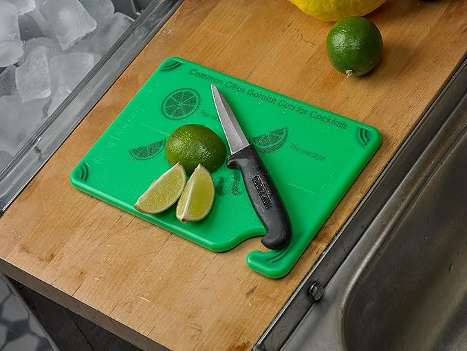 San Jamar Saf-T-Grip Plastic Cutting Board with Safety Hook, 6" x 9" x 0.375", Green