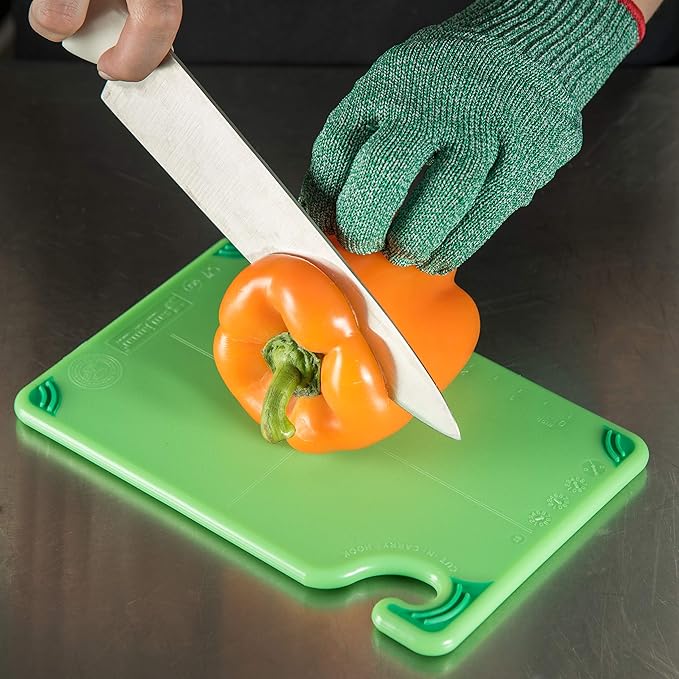 San Jamar Saf-T-Grip Plastic Cutting Board with Safety Hook, 6" x 9" x 0.375", Green