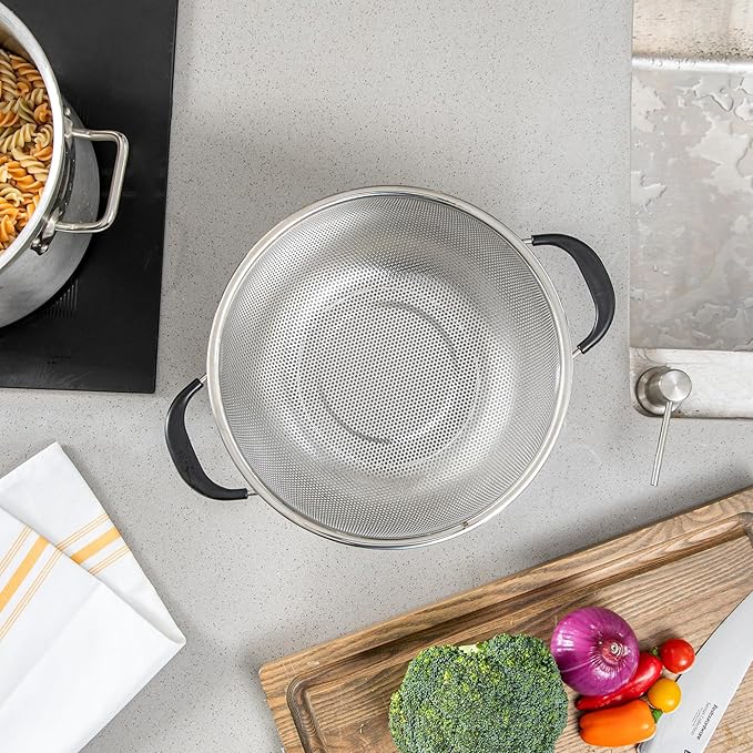 Restaurantware Colander 1 Count 5 qt Dishwasher-Safe Stainless Steel Mesh Colander with Soft-Grip Handles Kitchen Strainer Basket for Pasta, Washing Rice, Fruits, and Vegetables, Kitchen Prep Tool