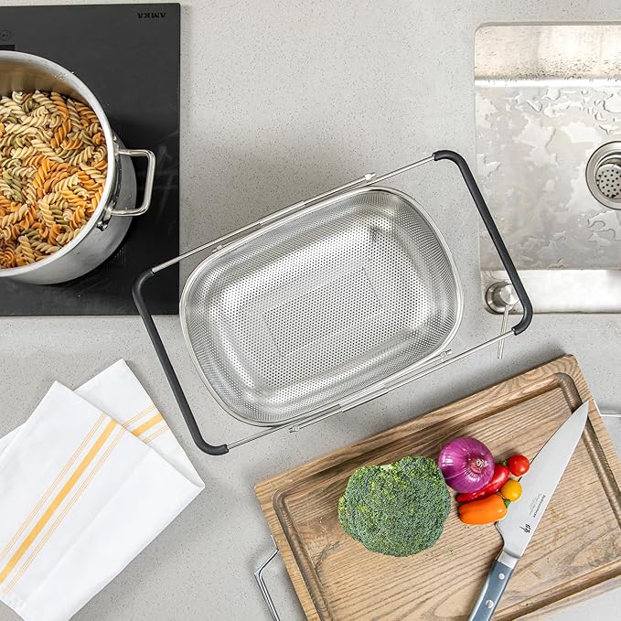 Restaurantware Colander 1 Count 5.5 qt Dishwasher-Safe Stainless Steel Coarse Mesh Colander with Over-The-Sink Expandable Handles Kitchen Strainer Basket for Pasta, Fruits, and Vegetables