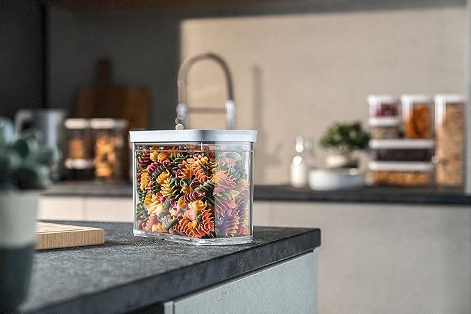 ZWILLING FRESH & SAVE CUBE Box, size 2M, modular & stackable container, airtight & vacuumable storage, dishwasher friendly, transparent